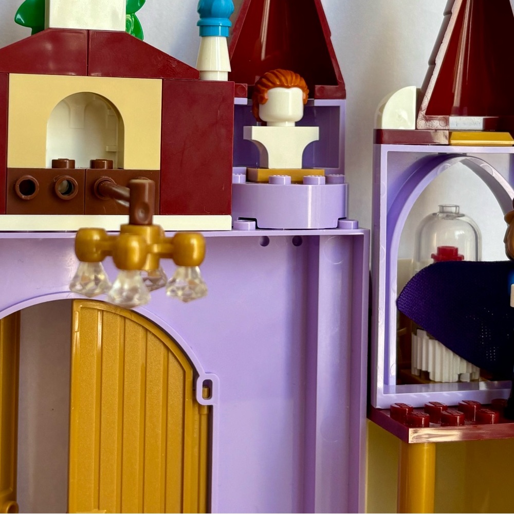 Disney Lego 43180 Belle’s Winter Castle Celebration - Picture 9 of 11